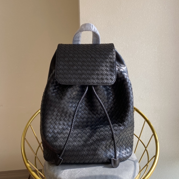 ボッテガヴェネタバッグ正面デザイン